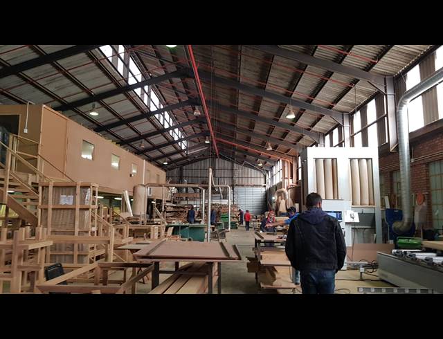 1,200M² FACTORY TO LET IN TRIANGLE FARM